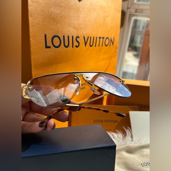 LV Grease Mask Monogram Sunglasses - Picture 14 of 16